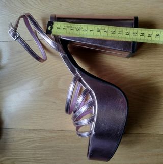 Sandalias de tacón moradas