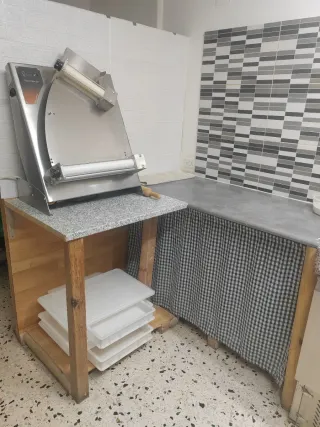 Pizzeria take away.