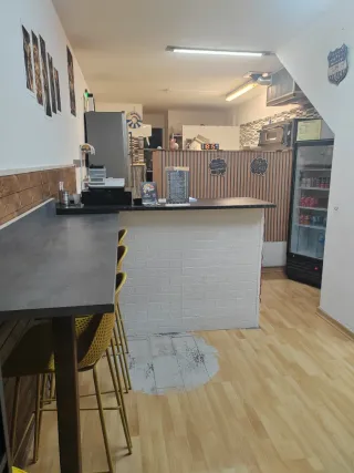 Pizzeria take away.