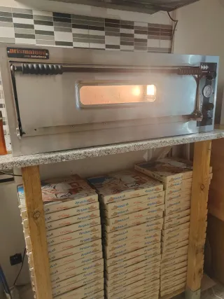 Pizzeria take away.