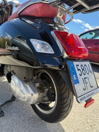 Vespa Piaggio Super GTS 125ie ABS