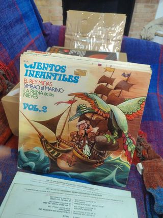 Lote 13 vinilos Cuentos Infantiles