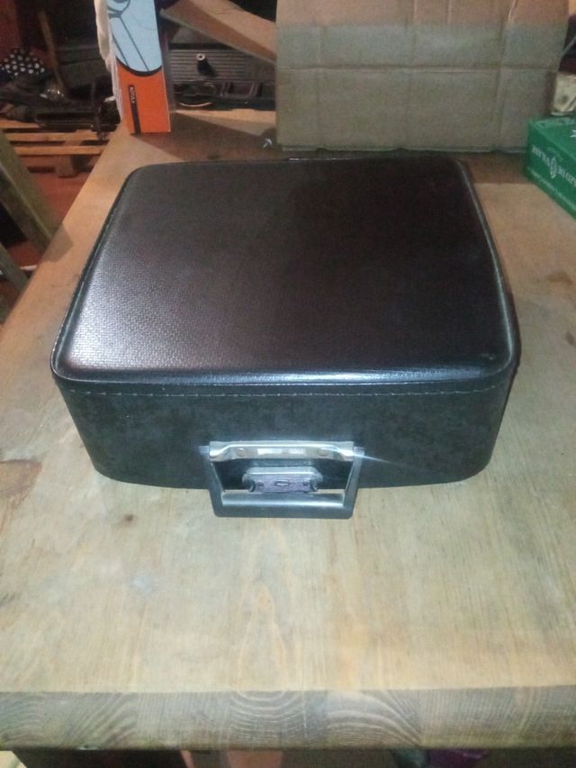 Maquina de escribir antigua