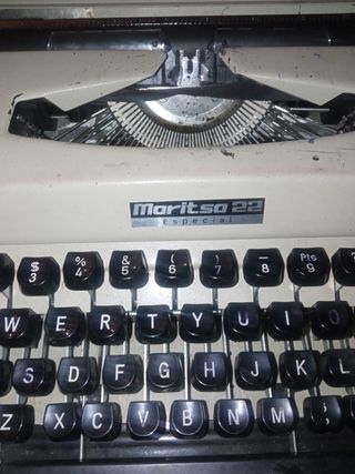 Maquina de escribir antigua