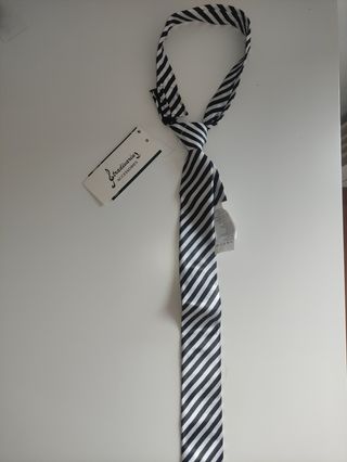 Corbata femenina