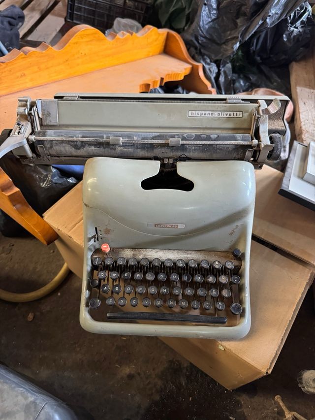 Maquina escribir antigua