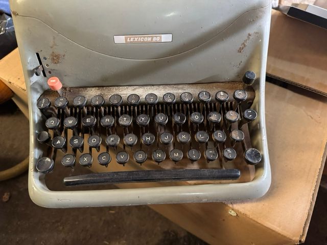 Maquina escribir antigua