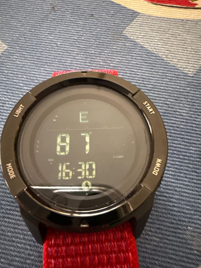 Reloj deportivo podometro y brujula