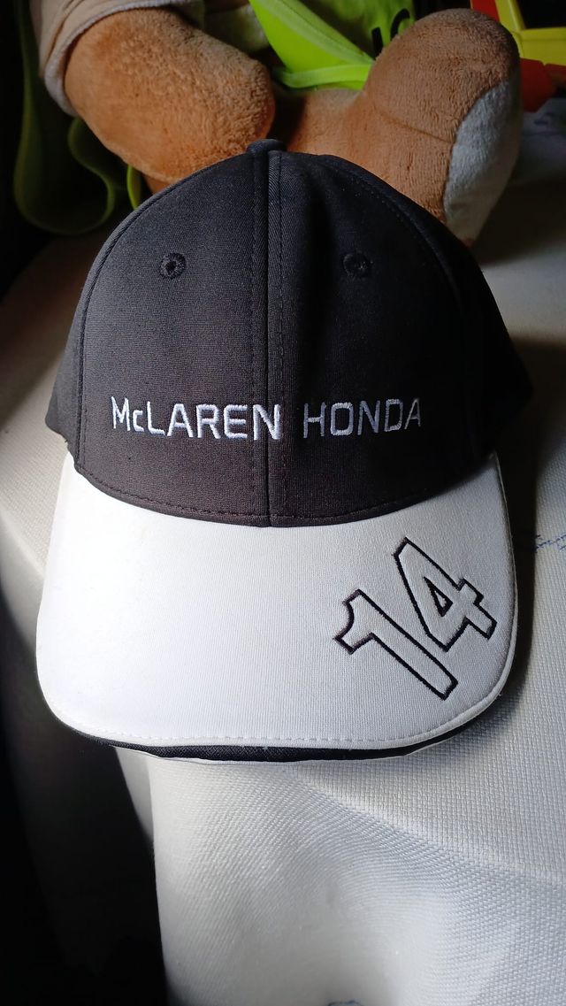 Gorra McLaren Honda firma Fernando Alonso