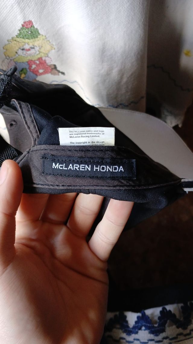 Gorra McLaren Honda firma Fernando Alonso