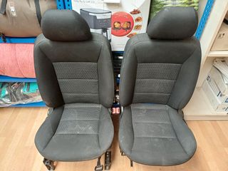 Asientos delanteros Mercedes clase B180 