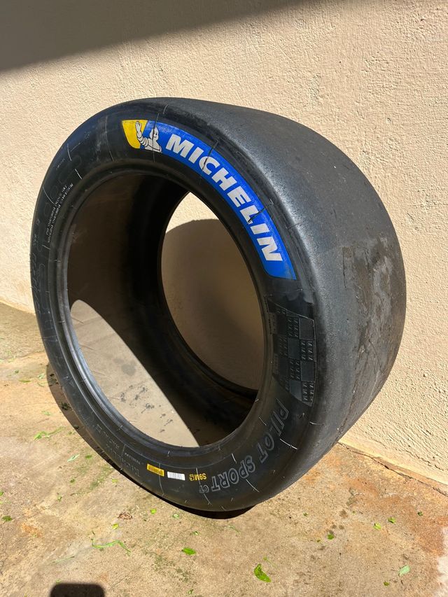 Neumatico Ferrari 296 GT3 2025 precio negociable