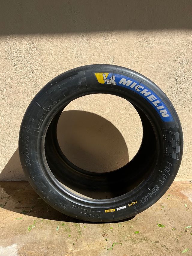 Neumatico Ferrari 296 GT3 2025 precio negociable