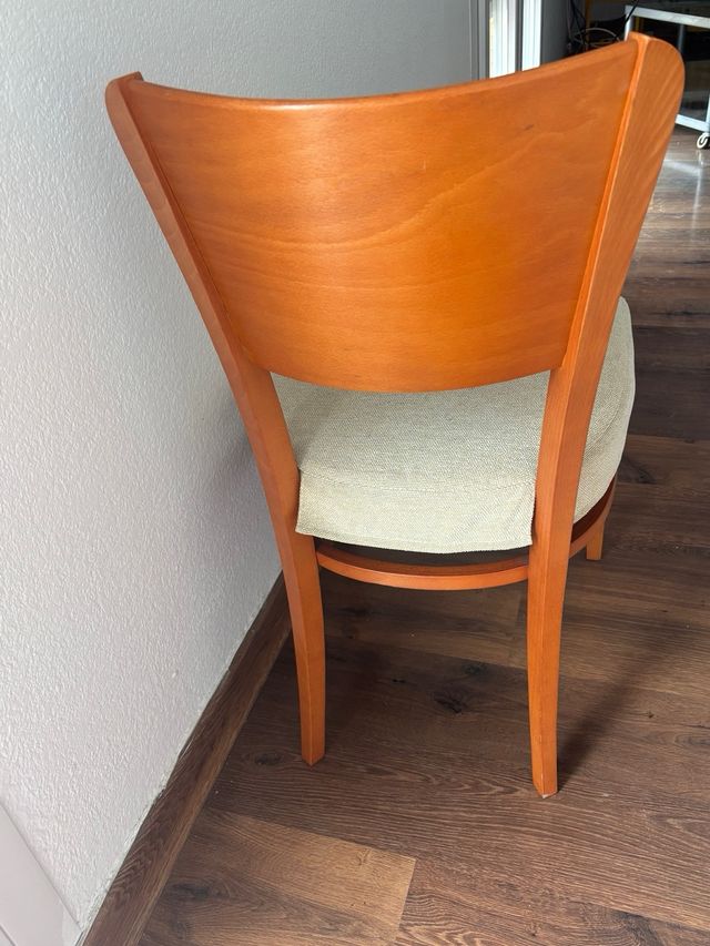 Mesa y 6 sillas de salón