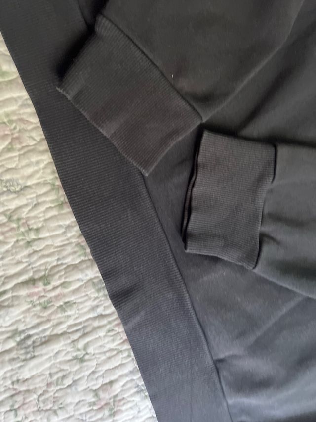 Sudadera adidas talla   13 a 14 años color negro