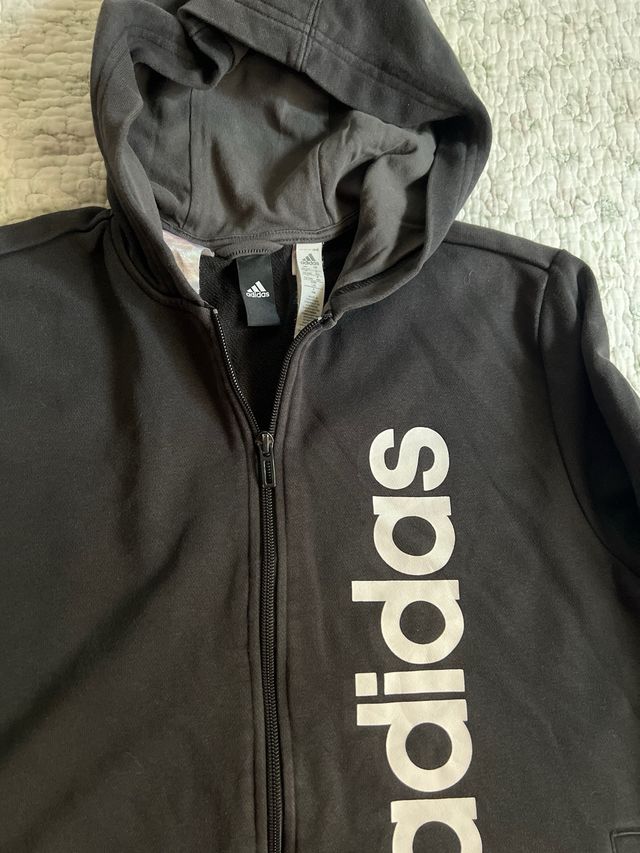 Sudadera adidas talla   13 a 14 años color negro