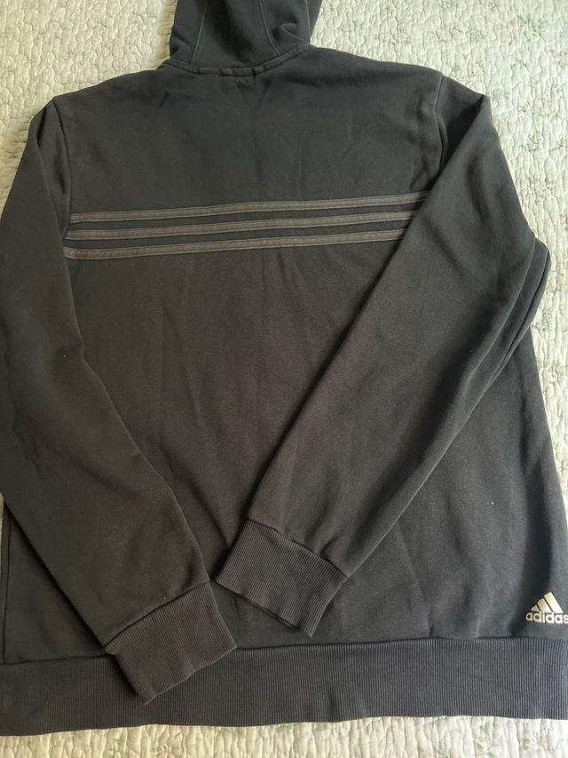 Sudadera adidas talla   13 a 14 años color negro
