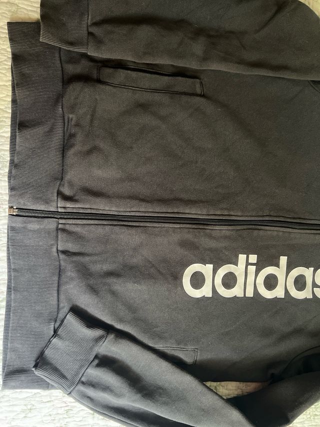 Sudadera adidas talla   13 a 14 años color negro