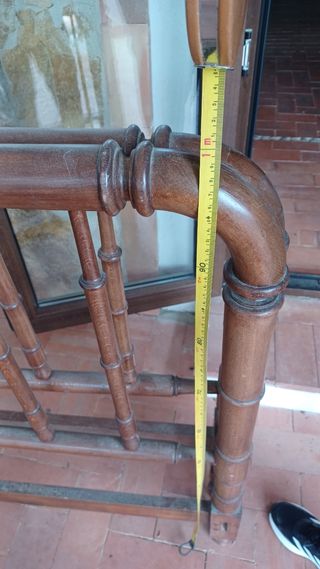 Cabecero de cama de madera antigua