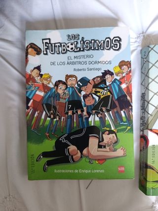 Los Futbolísimos 1: El misterio de los árbitros dormidos (Spanish Edition)