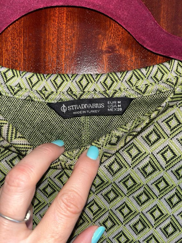 Vestdio estampado corto.