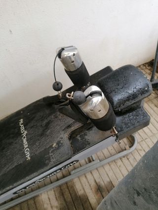 Pesas y bancos gym deporte