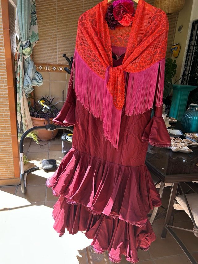 Traje flamenca burdeo