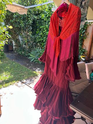 Traje flamenca burdeo