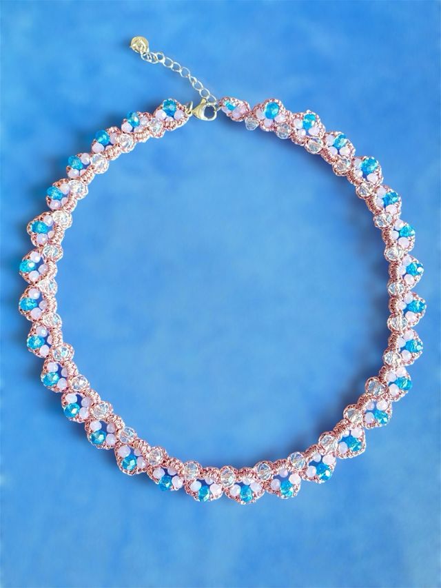 Collana corta crochet  cristalli pastello