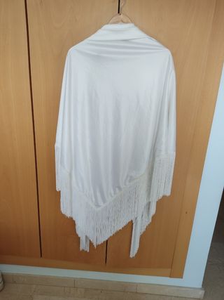 Mantilla sevillana grande blanca 