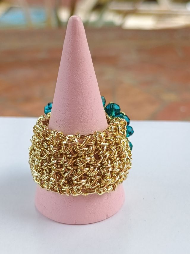 Anello con cristalli