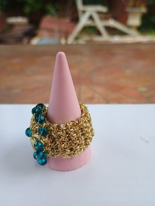 Anello con cristalli