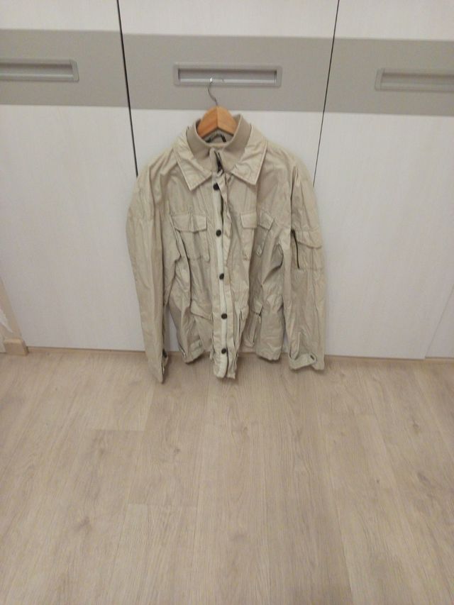 Chaqueta color beis hombre