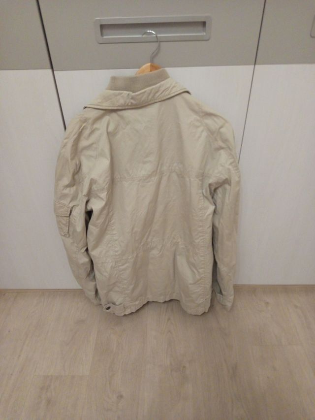 Chaqueta color beis hombre