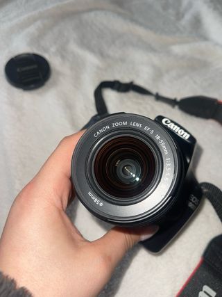 CANON EOS 1100D y funda