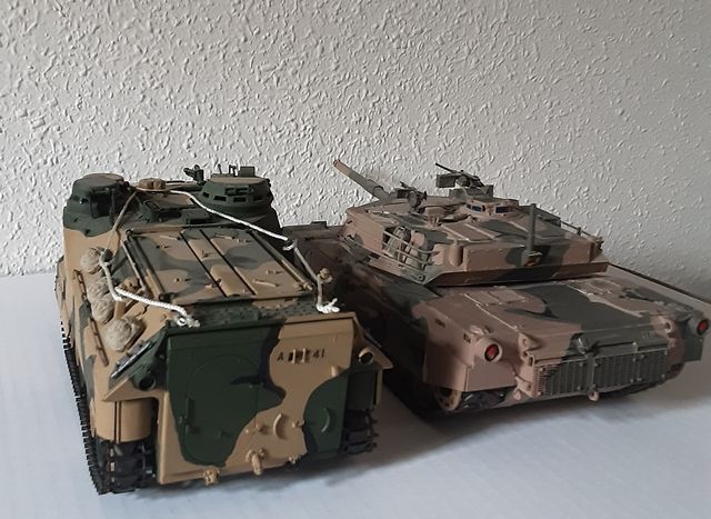 Lote 2 tanques TAMIYA 1/35 M1 Abrams y .