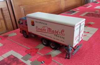 1:43 Camion  Scania 141 frigorifero
