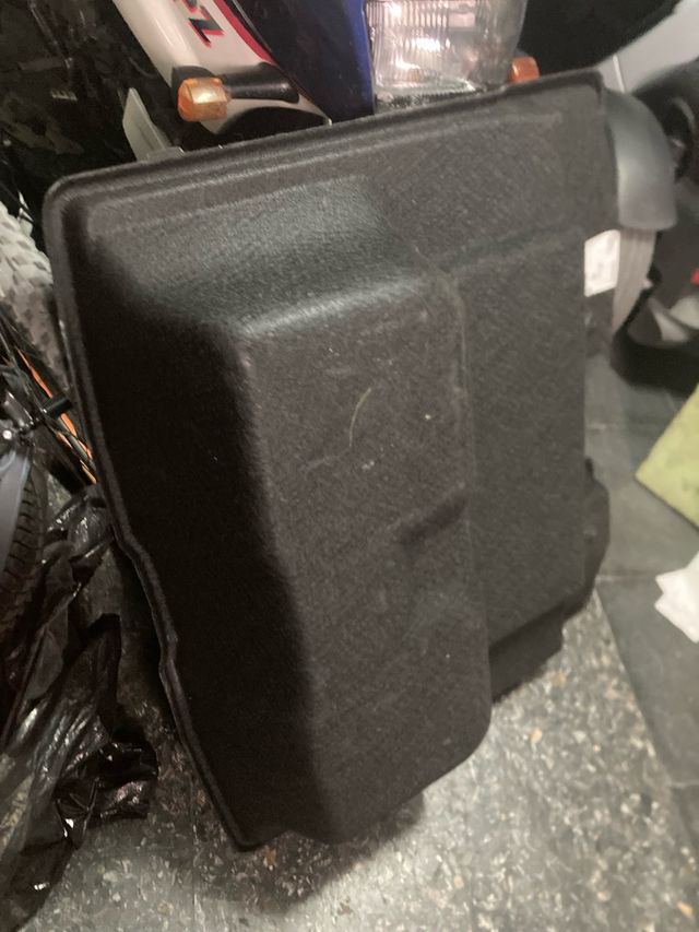 Moldura zona carga rueda Volvo XC40