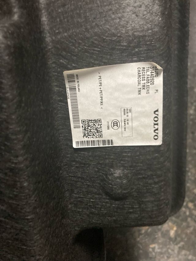 Moldura zona carga rueda Volvo XC40