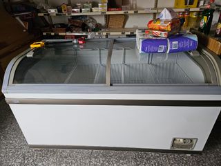 Arcón congelador.Vitrina expositora.