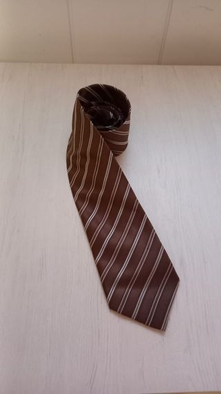 Corbata marrón 