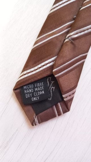 Corbata marrón 