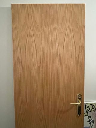 Puerta de madera lisa