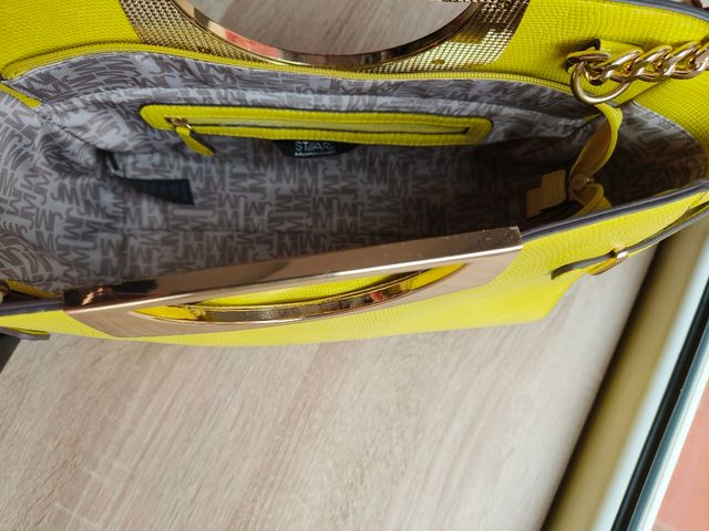 Bolso amarillo, Julien Macdonald