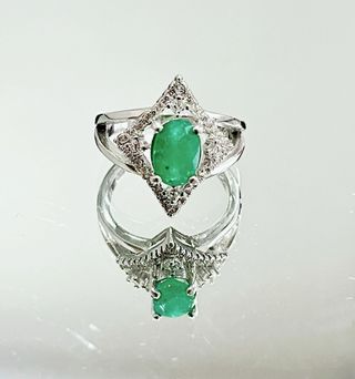Anillo de plata con esmeralda certificada