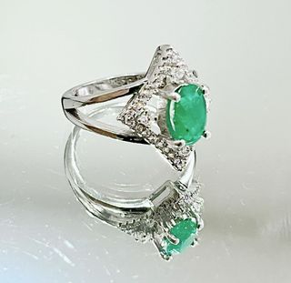 Anillo de plata con esmeralda certificada