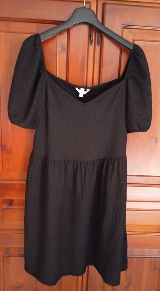 Abito con maniche a sbuffo