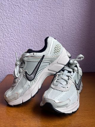 W Nike zoom Vomero 5 