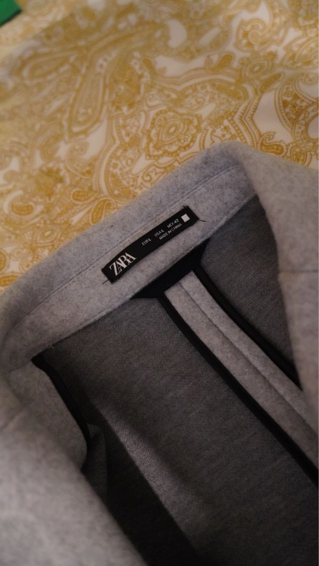 ABRIGO ZARA GRIS