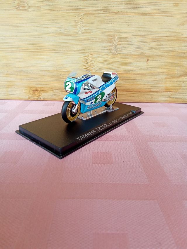 Yamaha TZ250L Christian Sarron 1984